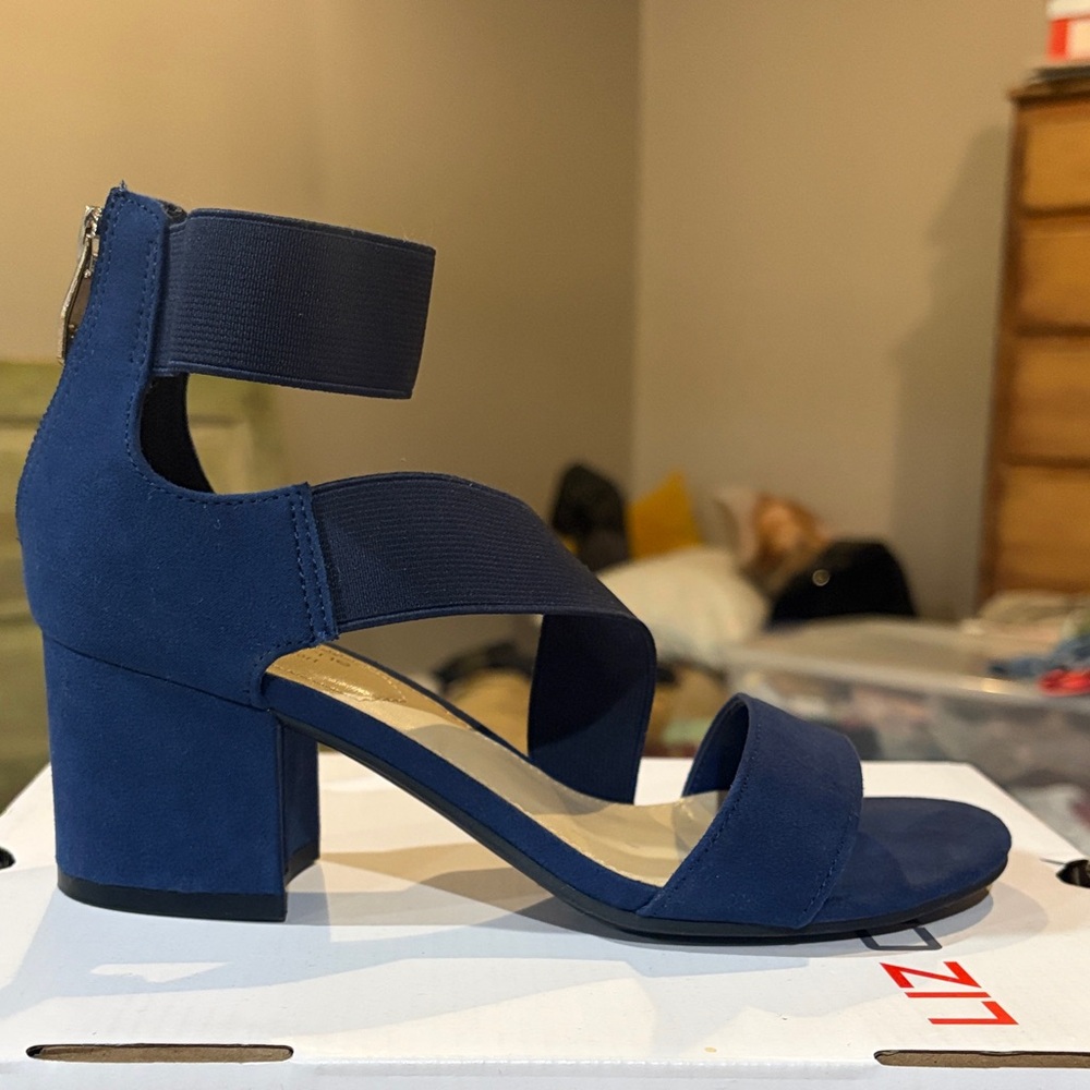 Liz Claiborne Navy Block Heel Sandals - Picture 3 of 5